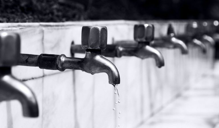 岡山の空き家、水道・電気は止めるべき？維持のための必要経費と判断基準